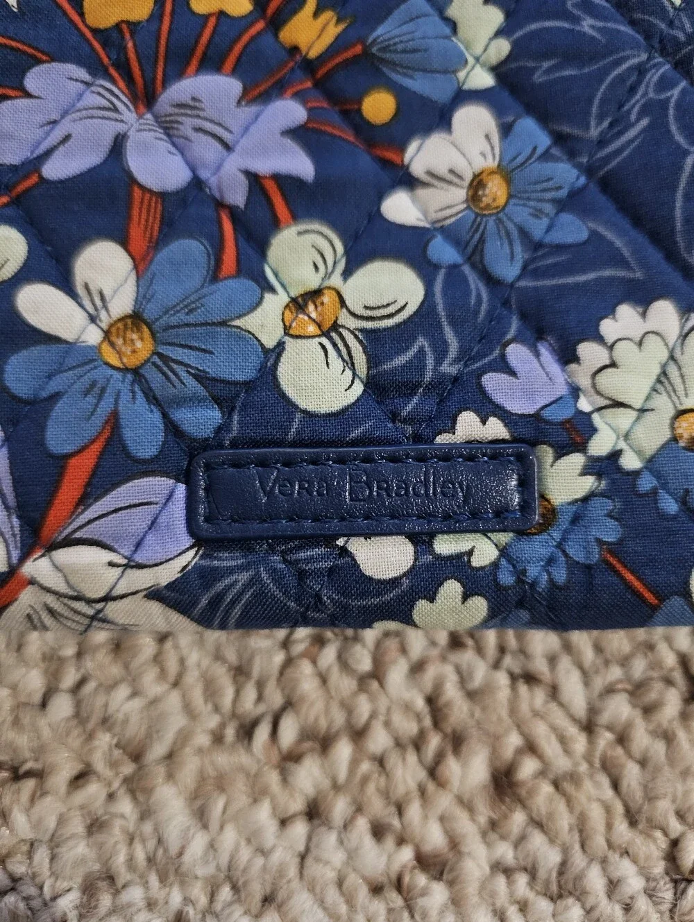 Vera Bradley Wrsitlet - Picture 3 of 5